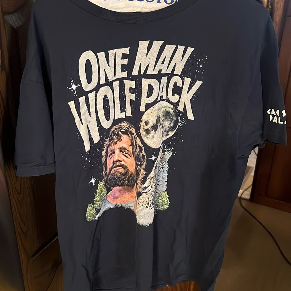 The Hangover movie t-shirt “One man Wolfpack”
